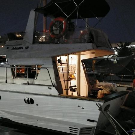 ホテル Barco Lucky サン・アドリア・デ・ベソス エクステリア 写真