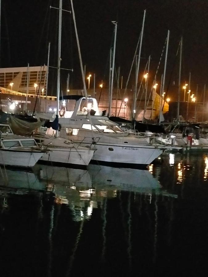 ホテル Barco Lucky サン・アドリア・デ・ベソス エクステリア 写真