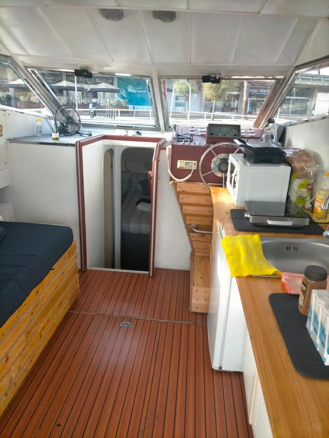 ホテル Barco Lucky サン・アドリア・デ・ベソス エクステリア 写真